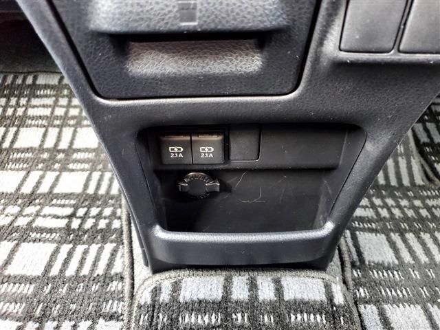 Toyota VOXY 2019-08 21838-17