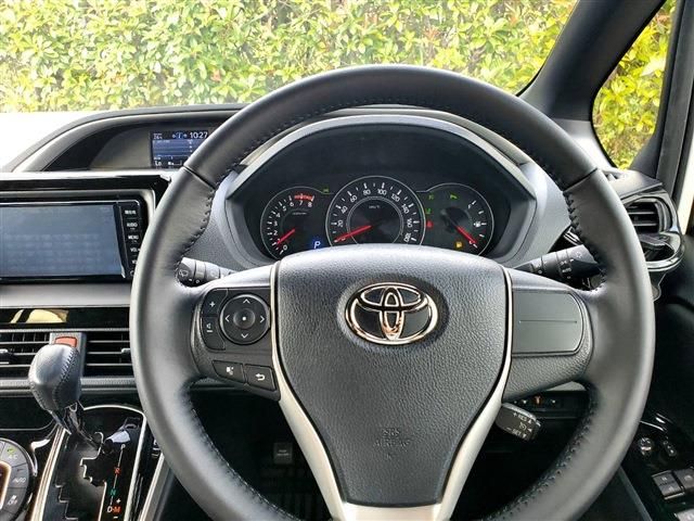Toyota VOXY 2019-08 21838-13
