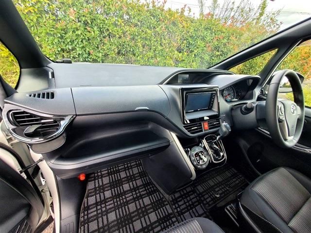 Toyota VOXY 2019-08 21838-7