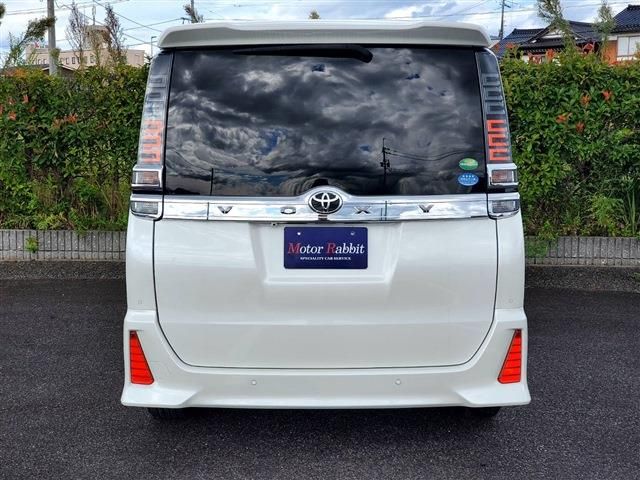 Toyota VOXY 2019-08 21838-3