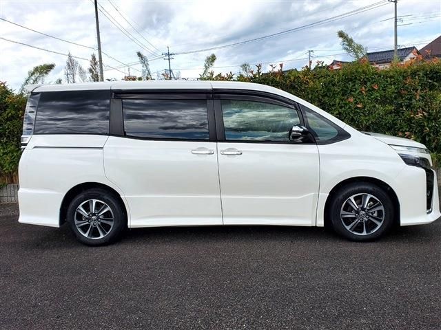 Toyota VOXY 2019-08 21838-2