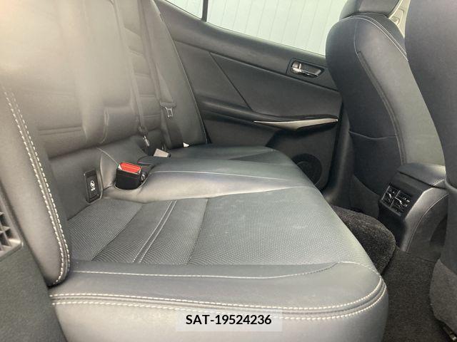 Lexus IS 2015-01 353987-29