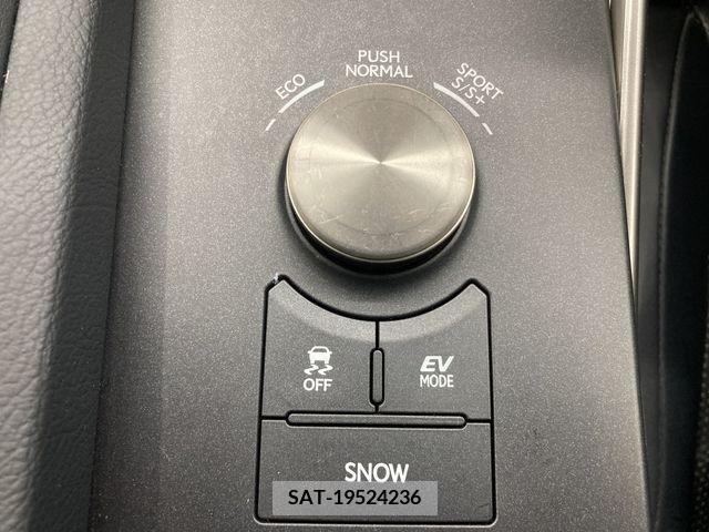 Lexus IS 2015-01 353987-14