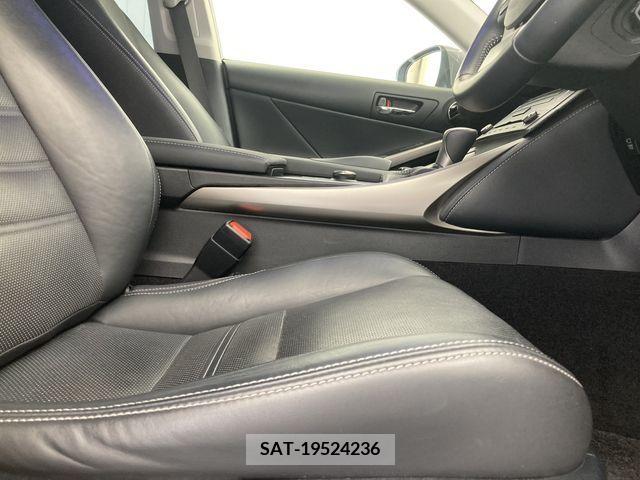 Lexus IS 2015-01 353987-5