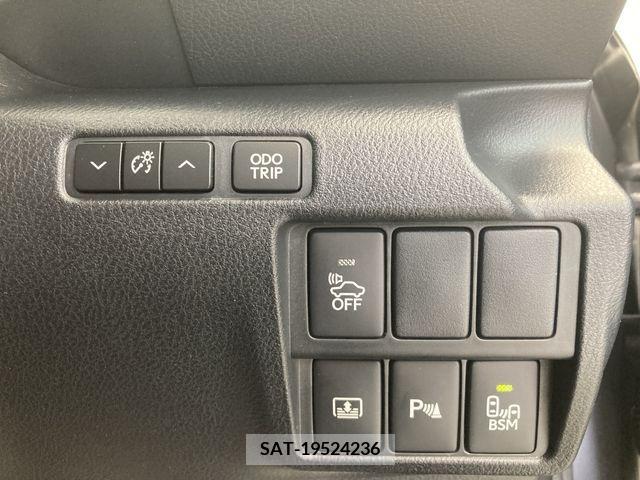 Lexus IS 2015-01 353987-19