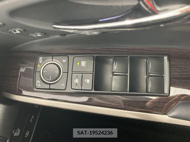 Lexus IS 2015-01 353987-24