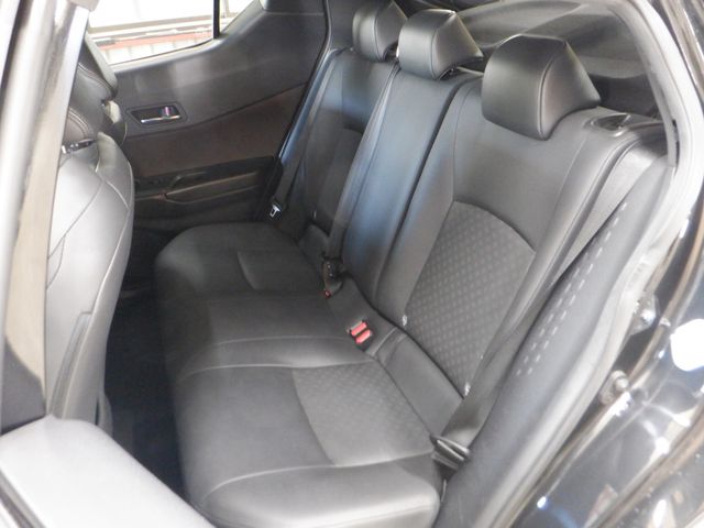 Toyota C-HR 2017-11 24857-9