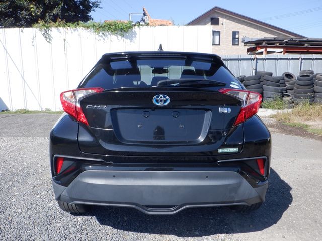 Toyota C-HR 2017-11 24857-3