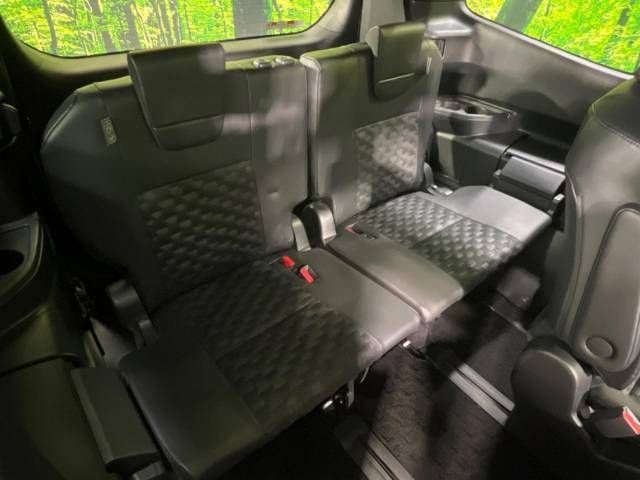 Toyota VOXY 2023-03 189195-10