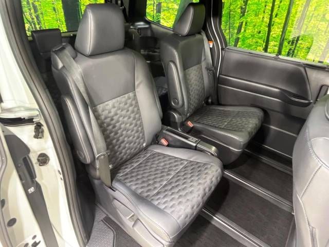 Toyota VOXY 2023-03 189195-9