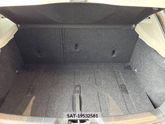 Volvo V40 2016-07 320552-13