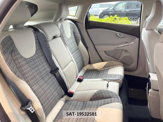 Volvo V40 2016-07 320552-12