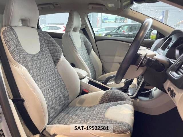 Volvo V40 2016-07 320552-11