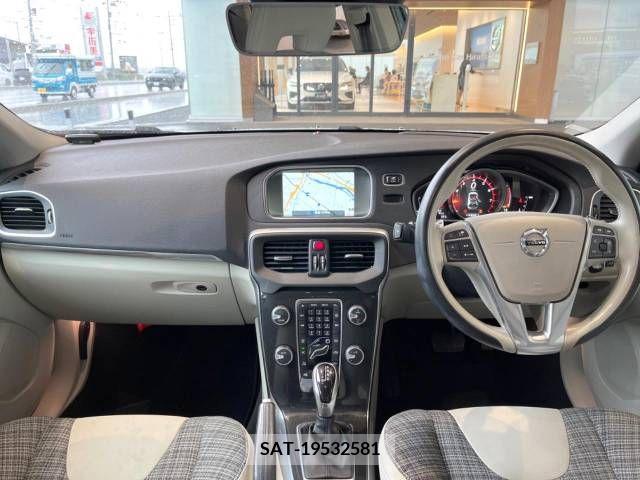 Volvo V40 2016-07 320552-1