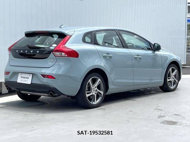 Volvo V40 2016-07 320552-18