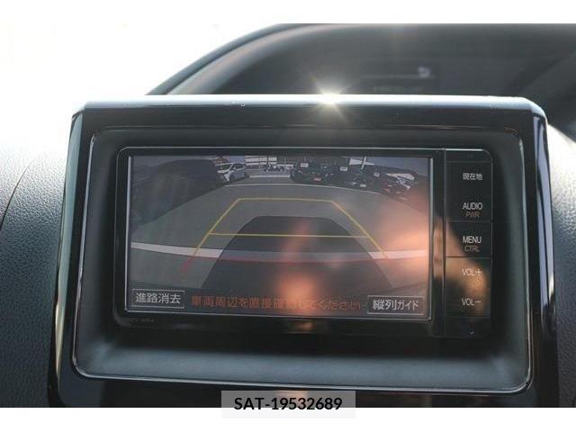 Toyota VOXY 2015-10 216201-1