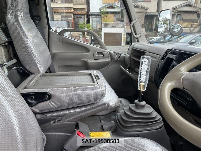 Hino DUTRO 2010-02 359484-3