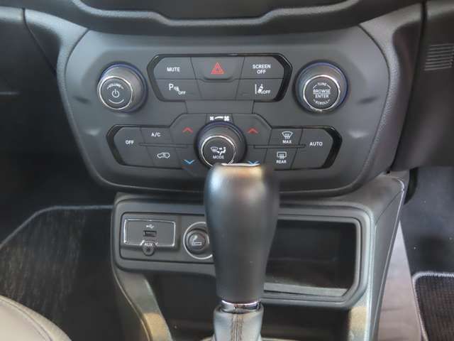 Jeep RENEGADE 2020-10 26582-14
