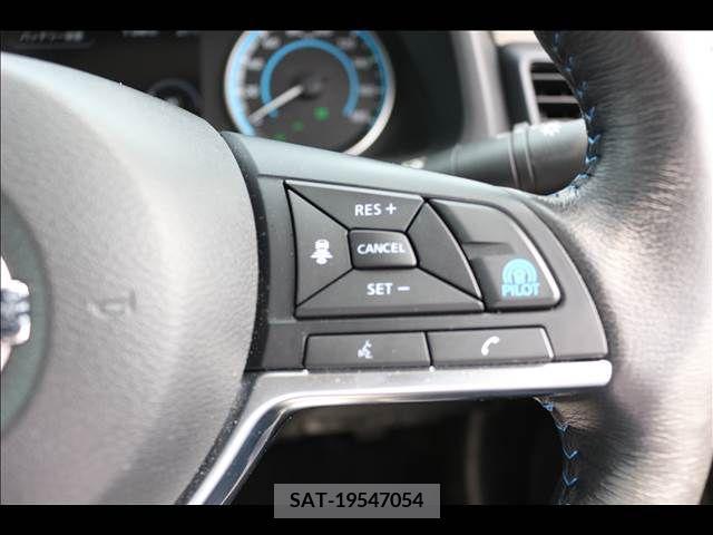 Nissan LEAF 2018-03 387127-27