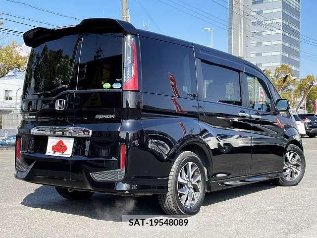 Honda STEP WGN 2017-07 214480-2
