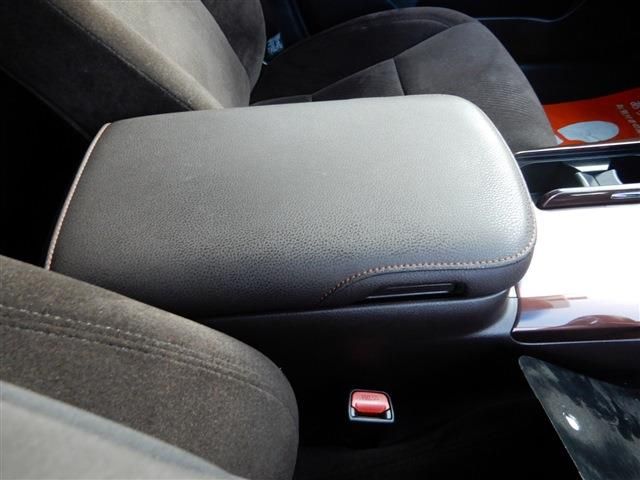 Toyota CROWN SEDAN 2015-07 237-20