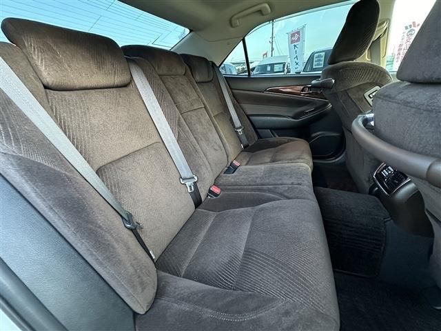 Toyota CROWN SEDAN 2015-07 237-24