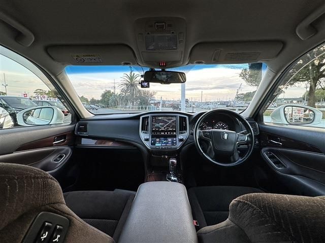 Toyota CROWN SEDAN 2015-07 237-26