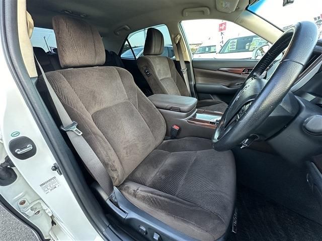 Toyota CROWN SEDAN 2015-07 237-22
