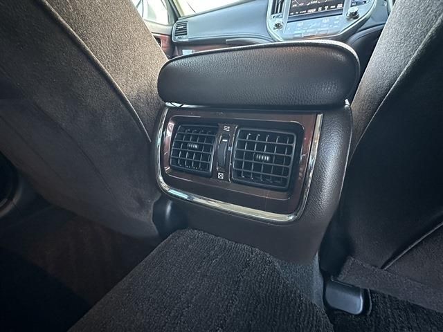 Toyota CROWN SEDAN 2015-07 237-25