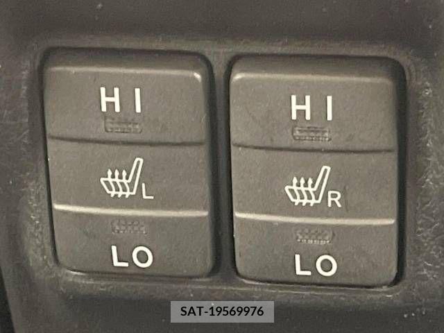 Toyota NOAH 2020-06 321664-6