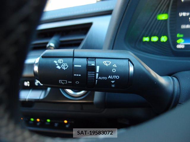 Lexus UX 2019-01 213179-14