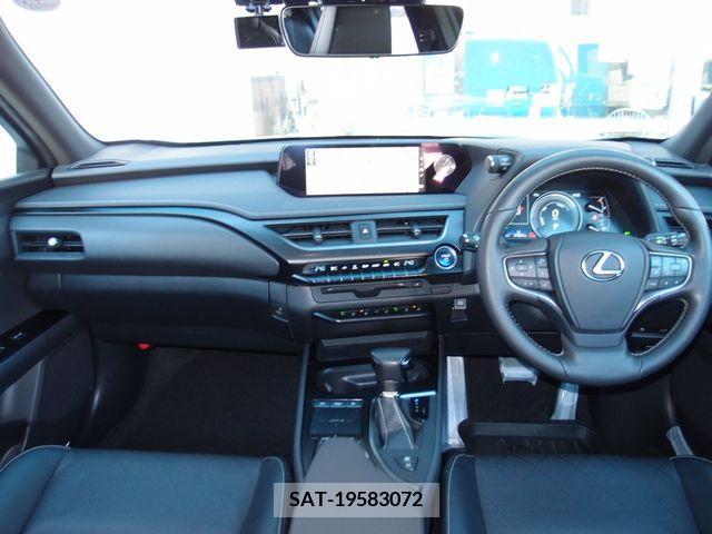 Lexus UX 2019-01 213179-1