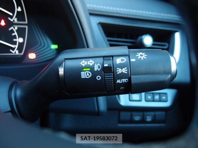 Lexus UX 2019-01 213179-13