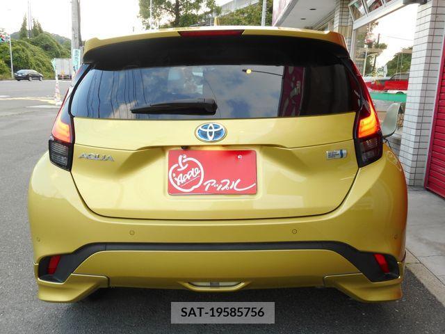 Toyota AQUA 2021-11 376496-4