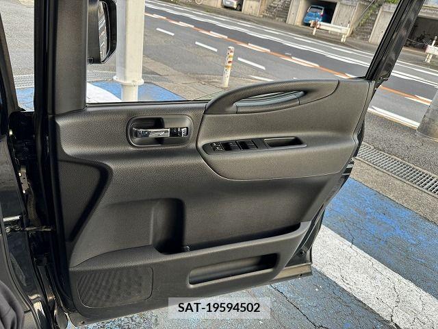 Nissan SERENA 2006-06 385217-19