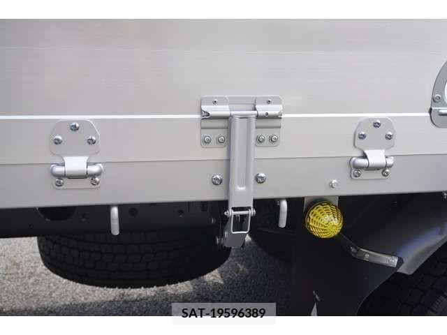 MITSUBISHI FUSO Fighter 2023-08 203030-18