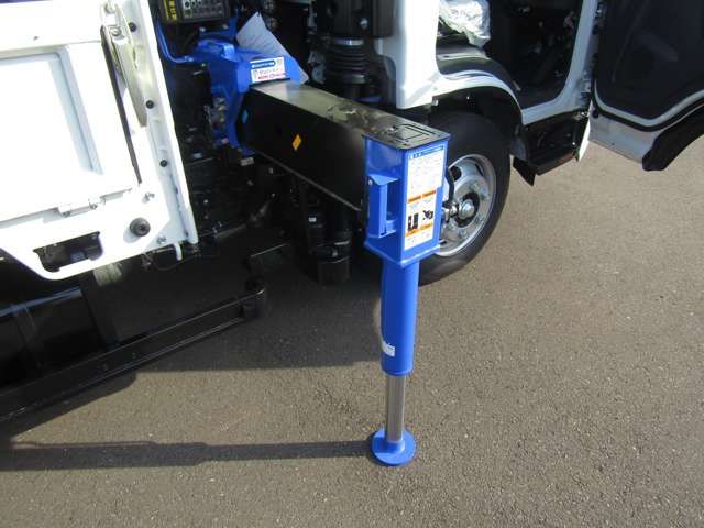 Mazda TITAN 2023-09 9423-12