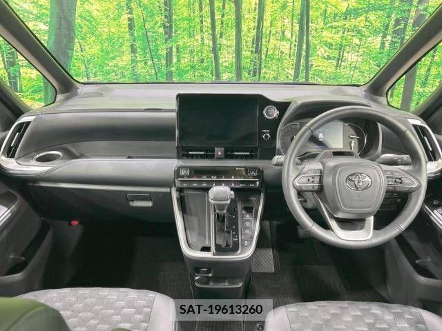 Toyota VOXY 2022-06 313572-1