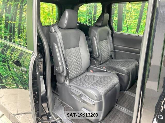 Toyota VOXY 2022-06 313572-9