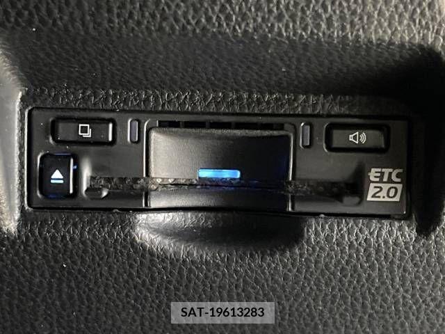 Toyota VOXY 2023-04 204401-6