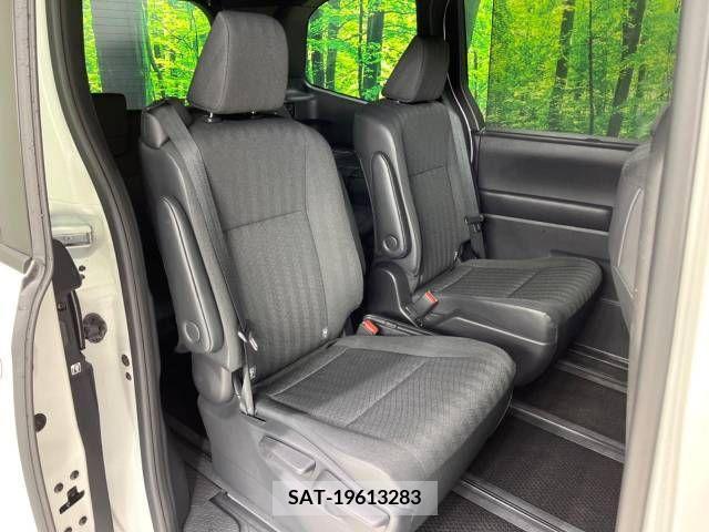 Toyota VOXY 2023-04 204401-9
