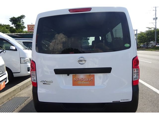Nissan NV350 Caravan 2017-05 21958-11