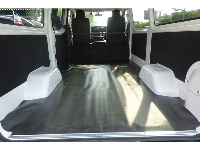 Nissan NV350 Caravan 2017-05 21958-3