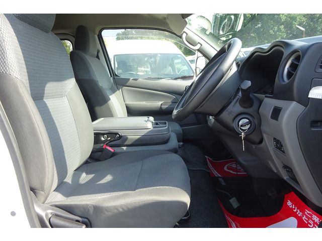 Nissan NV350 Caravan 2017-05 21958-2