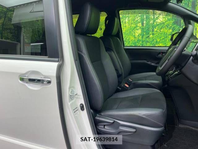 Toyota NOAH 2019-08 379485-8