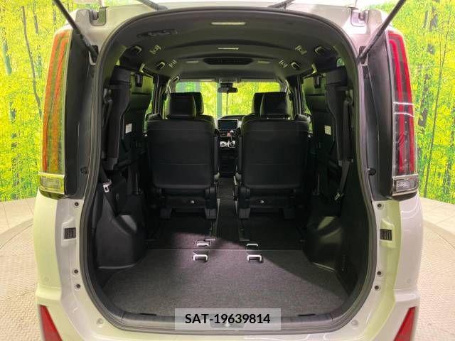 Toyota NOAH 2019-08 379485-11
