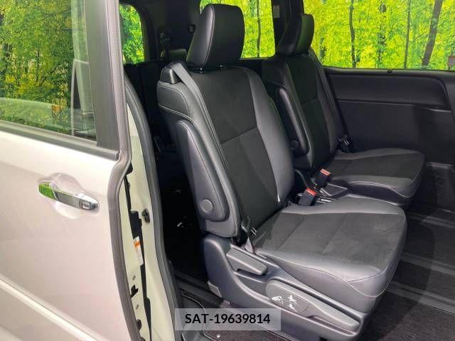 Toyota NOAH 2019-08 379485-9