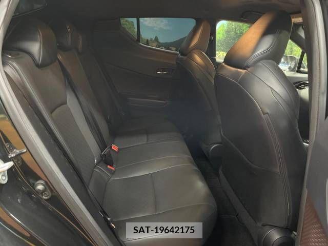 Toyota C-HR 2017-02 322949-9