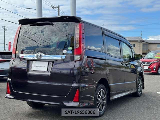 Toyota NOAH 2016-01 449060-1