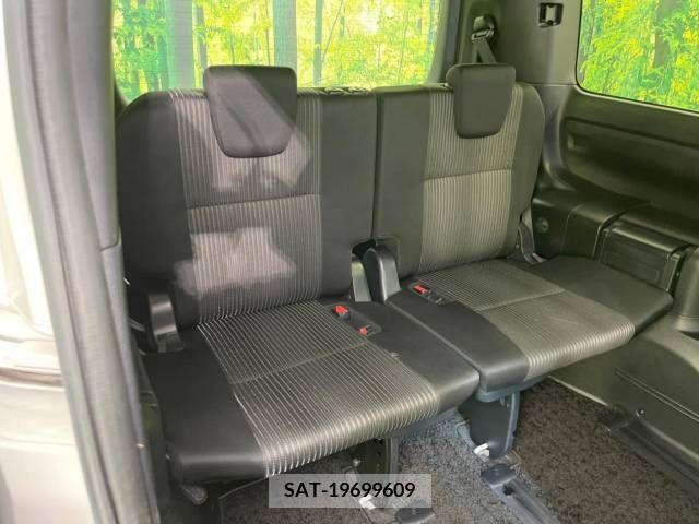 Toyota VOXY 2019-07 332240-10